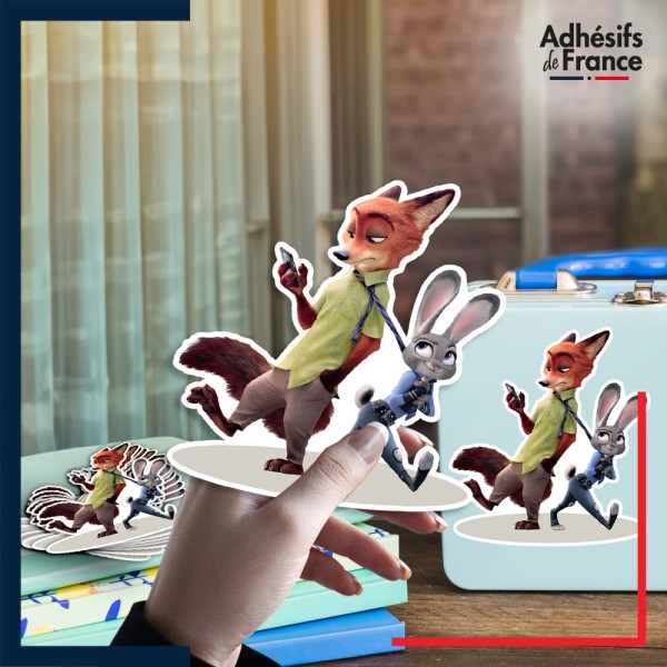 autocollant petit format Disney - Zootopie - Nick Wilde et Judy Hopps