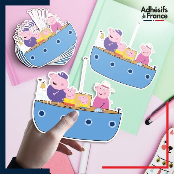 autocollant petit format Peppa Pig - Famille Pig en bateau