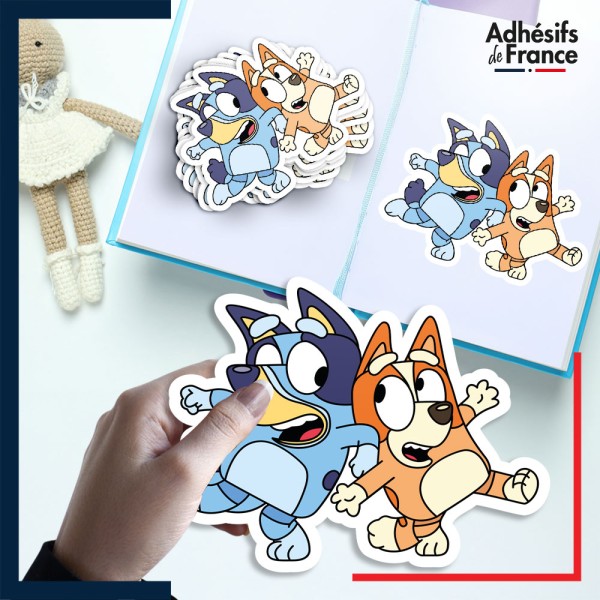 autocollant petit format Bluey - Bluey et Bingo dansant