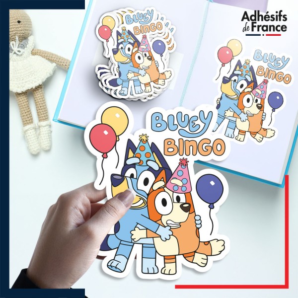 autocollant petit format Bluey - Bluey et Bingo anniversaire