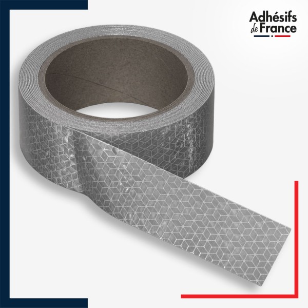 Ruban adhésif réfléchissant blanc classe C haute visibilité pour remorque et poids lourds.