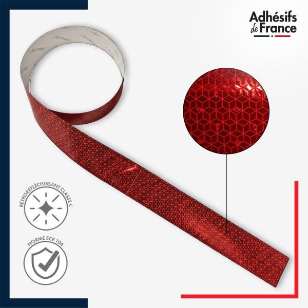 Détail de la structure prismatique de la bande réfléchissante rouge ECE 104 Classe C.