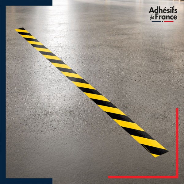 Bande adhésive de sécurité pour délimiter les zones à risque et les accès interdits. Bande jaune et noire