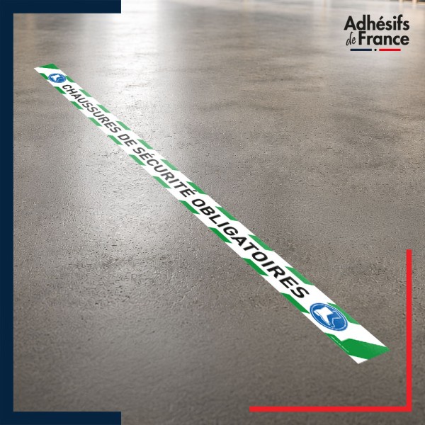 Bande adhésive de sécurité pour délimiter les zones. Bande verte et blanche - Chaussures de sécurité obligatoires